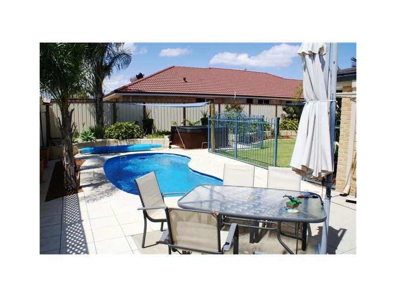 1 Louis Vista, Madeley WA 6065