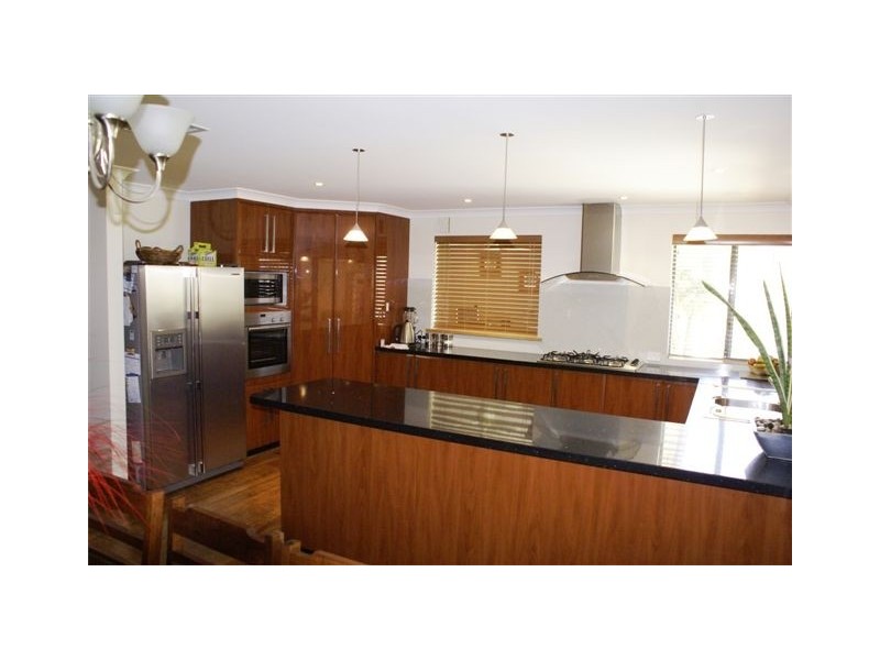 1 Louis Vista, Madeley WA 6065