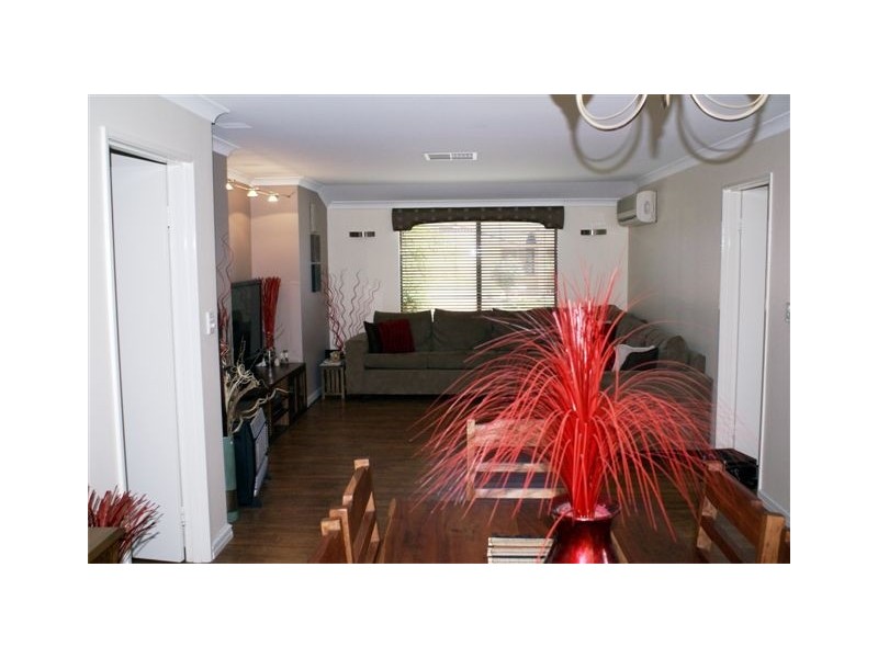 1 Louis Vista, Madeley WA 6065