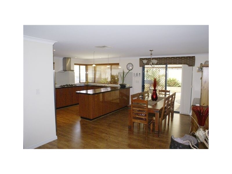 1 Louis Vista, Madeley WA 6065