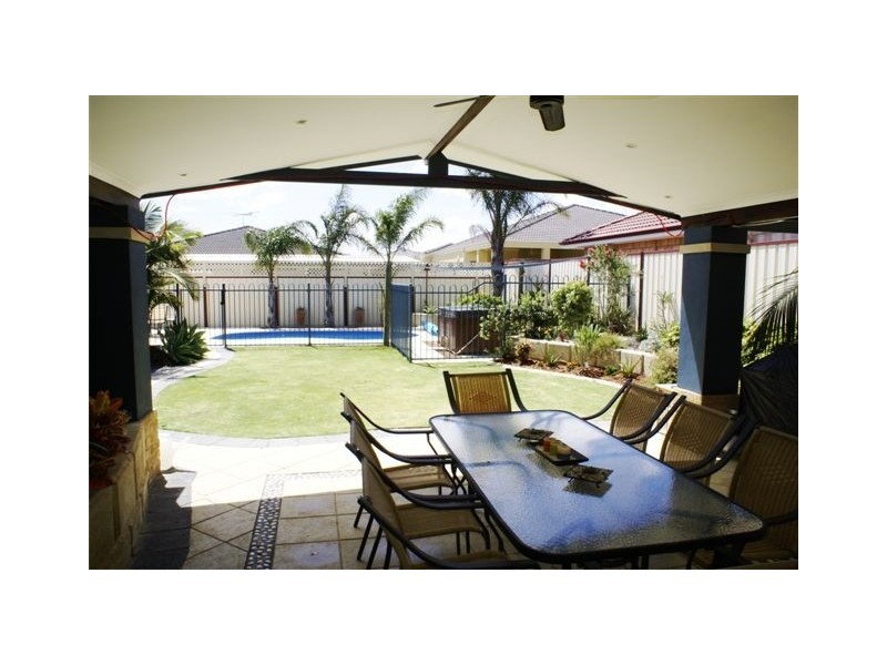 1 Louis Vista, Madeley WA 6065