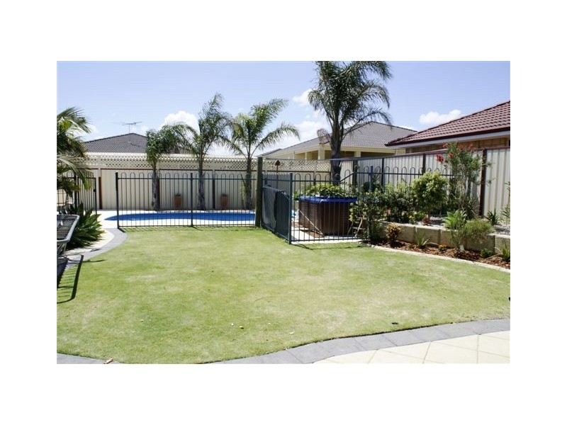 1 Louis Vista, Madeley WA 6065