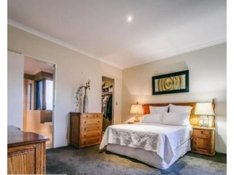 2 Anguilla Gardens, Iluka WA 6028