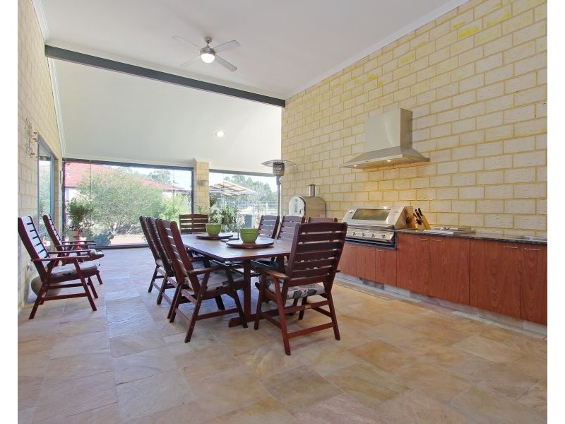 10 Smallbrook Retreat, Caversham WA 6055