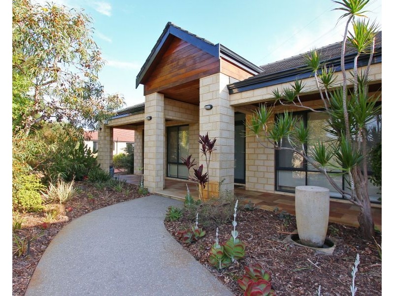 10 Smallbrook Retreat, Caversham WA 6055