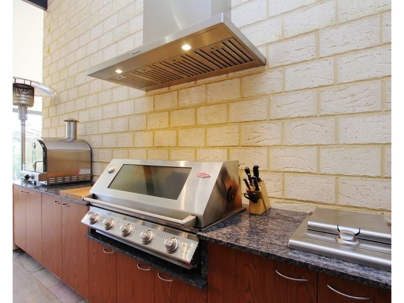 10 Smallbrook Retreat, Caversham WA 6055