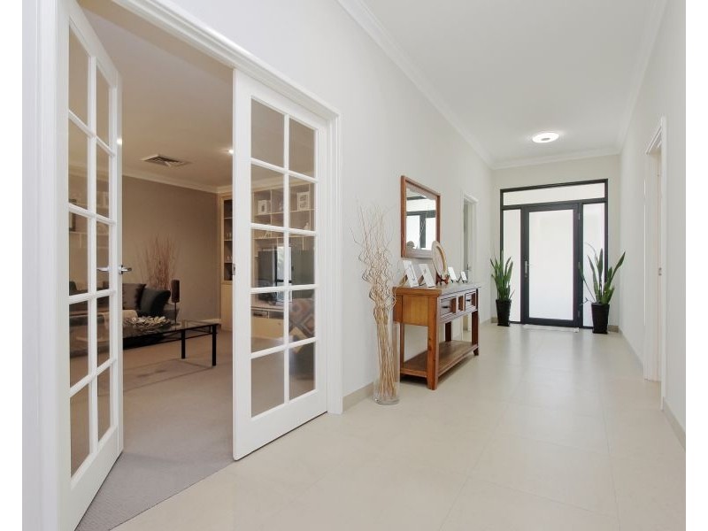 10 Smallbrook Retreat, Caversham WA 6055