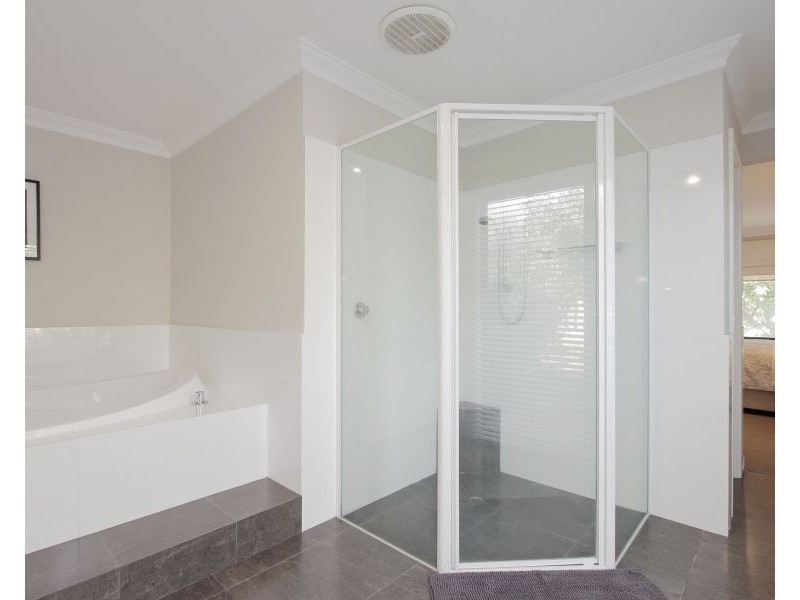 10 Smallbrook Retreat, Caversham WA 6055