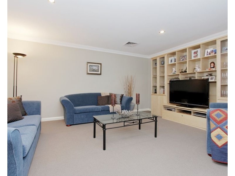 10 Smallbrook Retreat, Caversham WA 6055