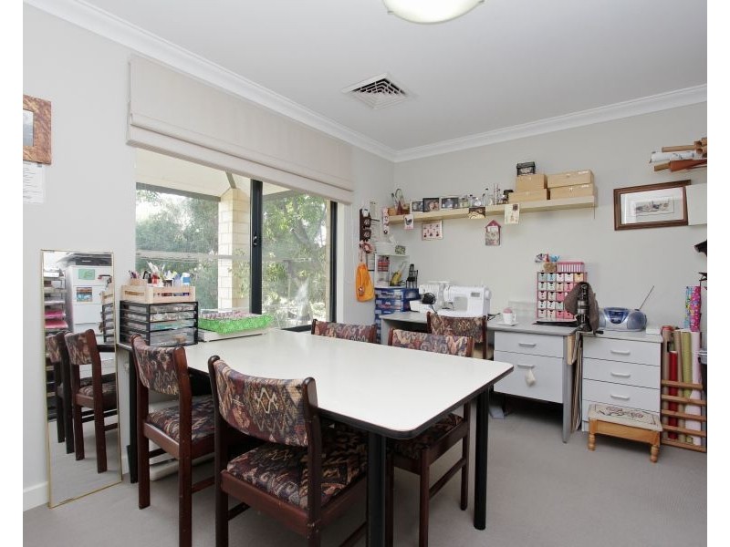 10 Smallbrook Retreat, Caversham WA 6055