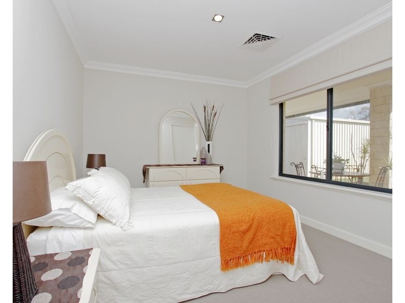 10 Smallbrook Retreat, Caversham WA 6055