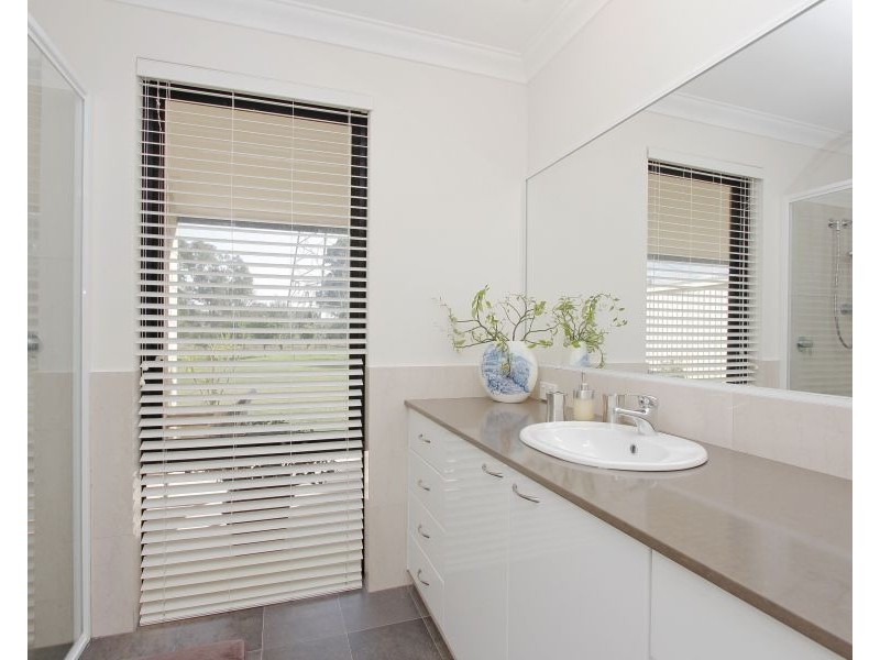 10 Smallbrook Retreat, Caversham WA 6055