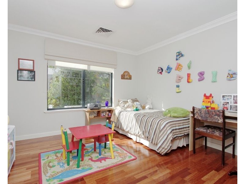 10 Smallbrook Retreat, Caversham WA 6055