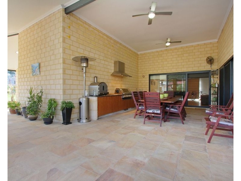 10 Smallbrook Retreat, Caversham WA 6055