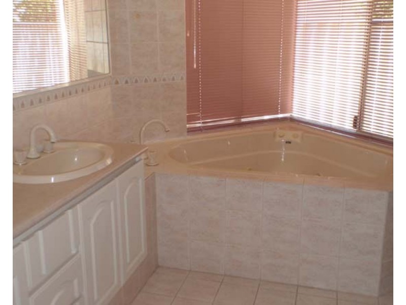 41 Adelphi Court, Marangaroo WA 6064