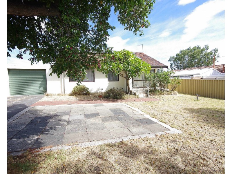 8 Pointer Way, Girrawheen WA 6064