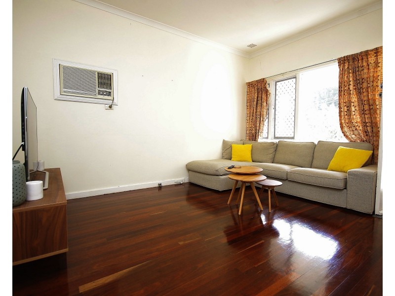 8 Pointer Way, Girrawheen WA 6064