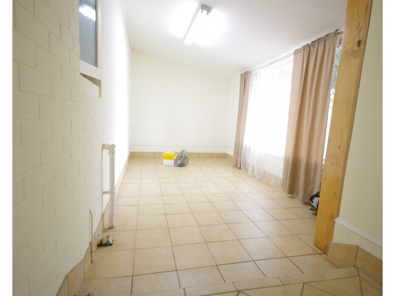 8 Pointer Way, Girrawheen WA 6064