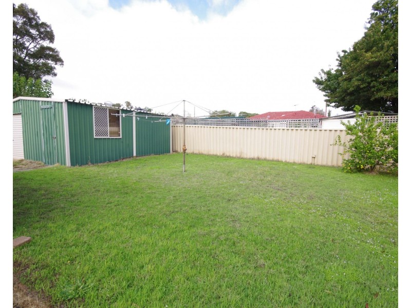 8 Pointer Way, Girrawheen WA 6064