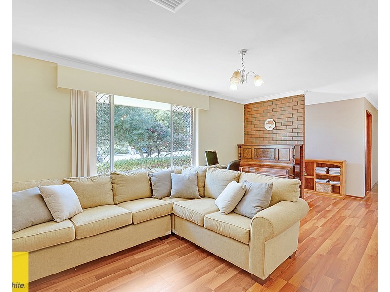 4 Pointer Way, Girrawheen WA 6064