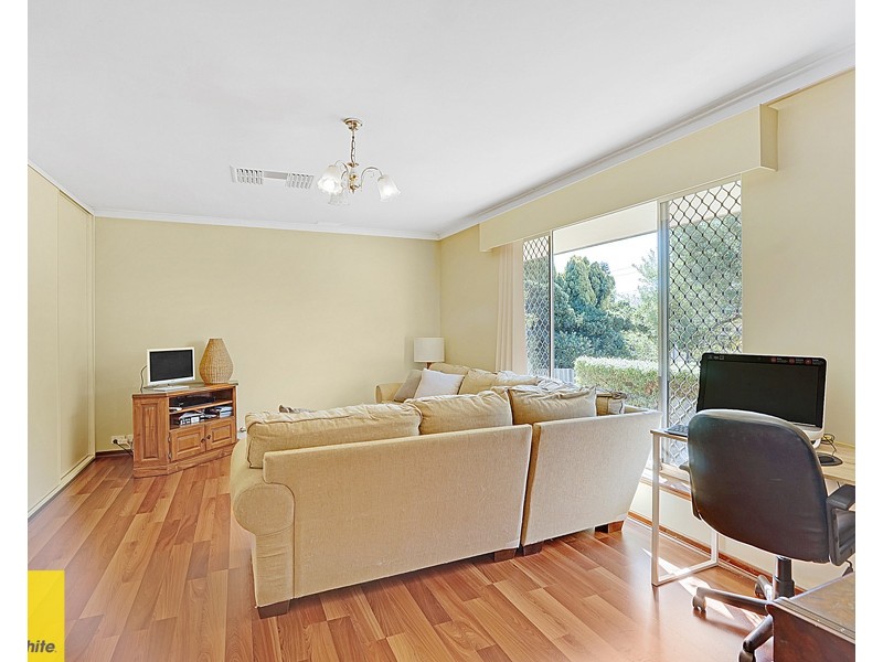4 Pointer Way, Girrawheen WA 6064
