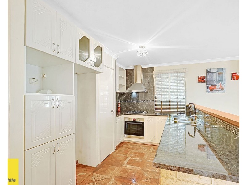 11 Ellenbrae Place, Marangaroo WA 6064