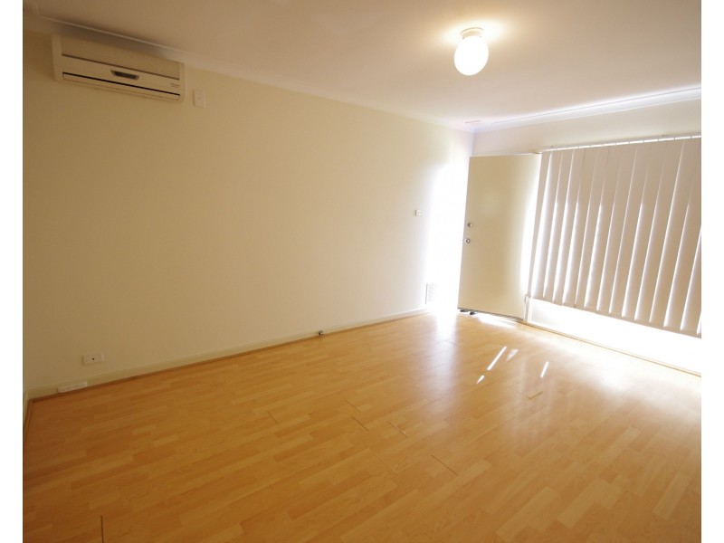 6D Connell Way, Girrawheen WA 6064