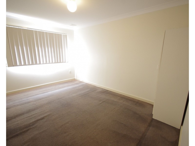 6D Connell Way, Girrawheen WA 6064