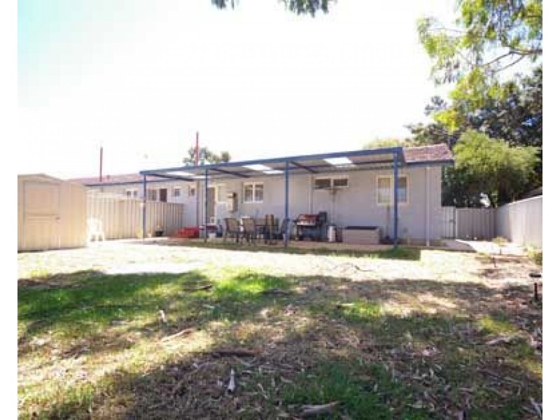 6D Connell Way, Girrawheen WA 6064