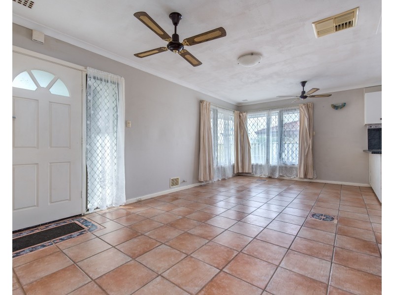 17 Pannell Way, Girrawheen WA 6064