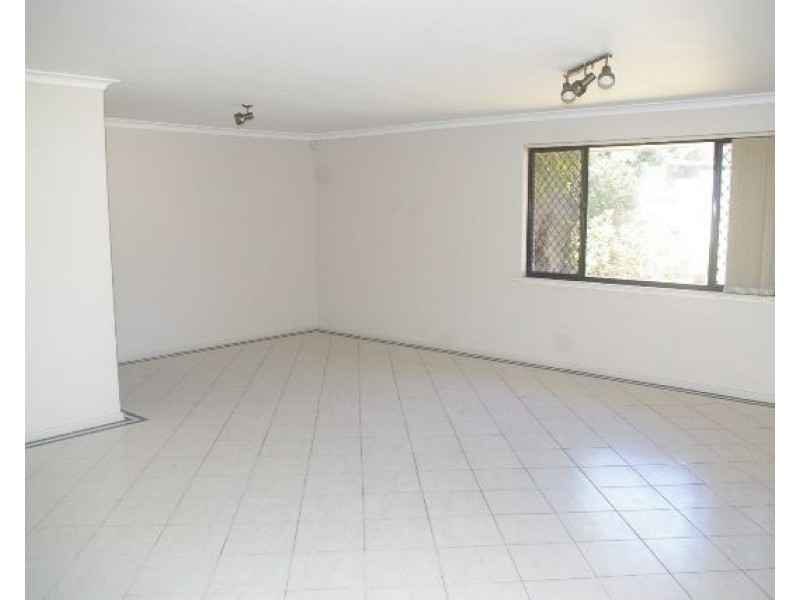 12 Roxwell Way, Girrawheen WA 6064