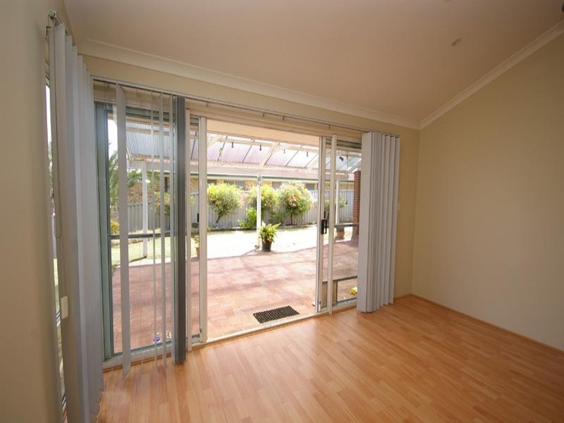 14 Island Retreat, Ballajura WA 6066