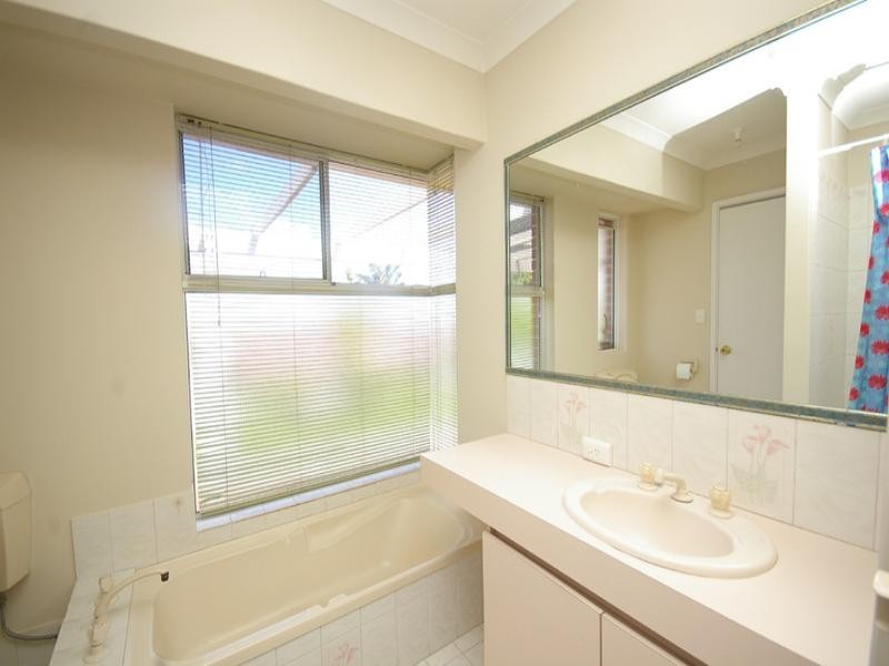 14 Island Retreat, Ballajura WA 6066