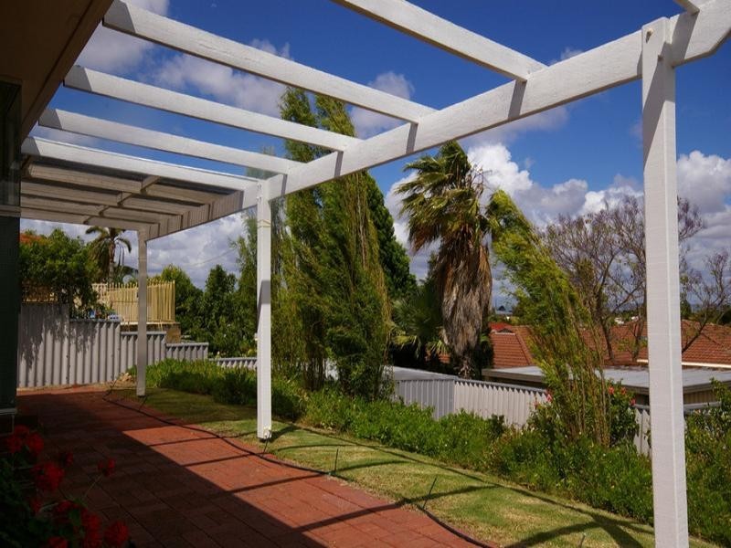 14 Island Retreat, Ballajura WA 6066