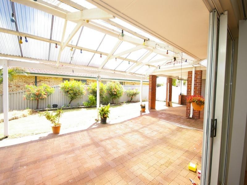 14 Island Retreat, Ballajura WA 6066
