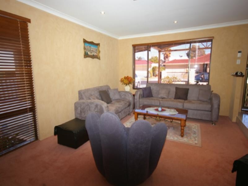 15 Welland Way, Beechboro WA 6063