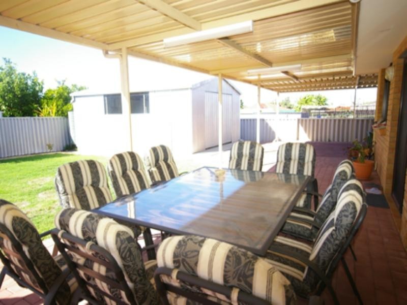 15 Welland Way, Beechboro WA 6063