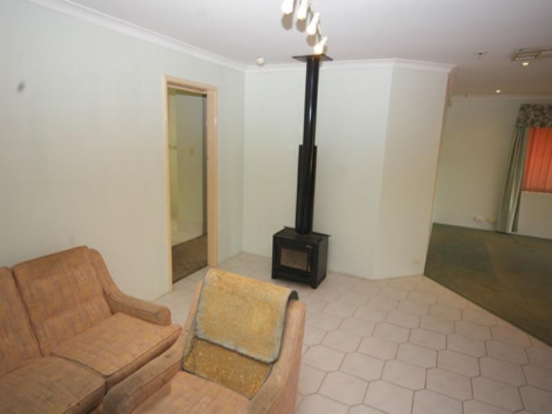 7 Hydrangea Place, Alexander Heights WA 6064