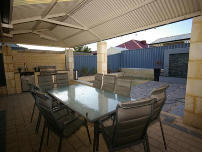 14 Whimbrel Parade, Beechboro WA 6063