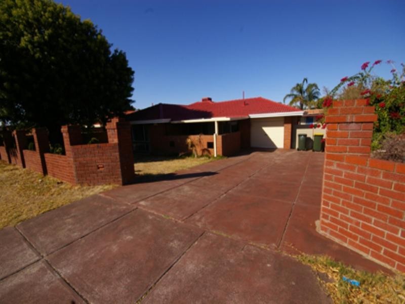 82 Templeton Crescent, Girrawheen WA 6064