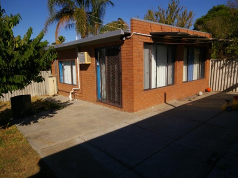 82 Templeton Crescent, Girrawheen WA 6064