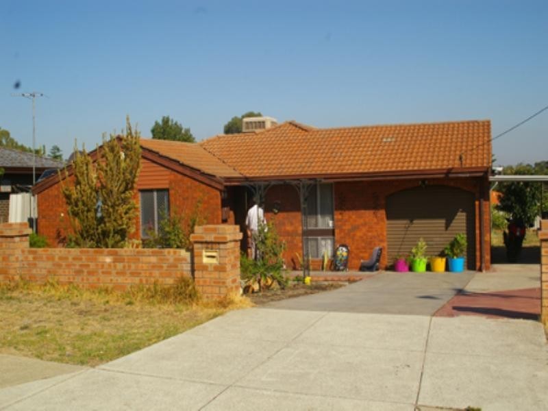 21 Curtis Way, Girrawheen WA 6064
