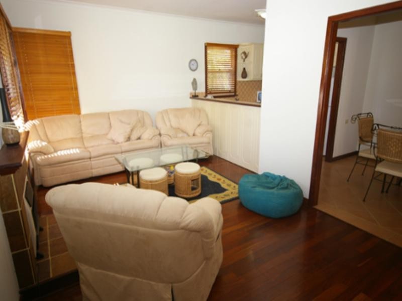 1/10 Lewes Road, Nollamara WA 6061