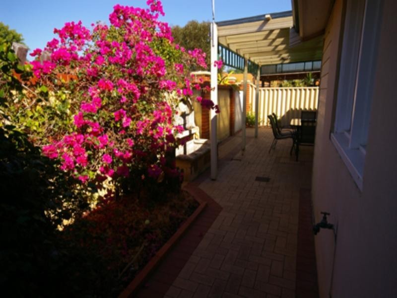 1/10 Lewes Road, Nollamara WA 6061