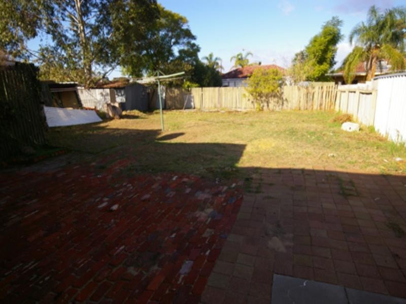 12 Chataway Road, Girrawheen WA 6064
