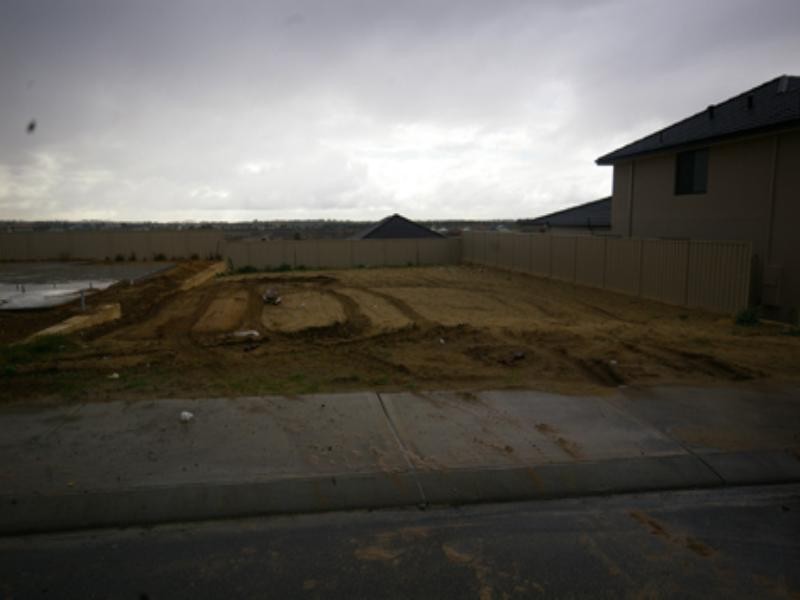 15 Bathurst Gardens, Darch WA 6065