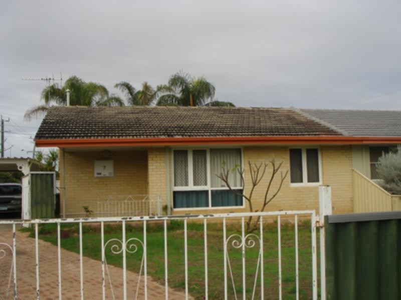 7 Loxwood Road, Balga WA 6061