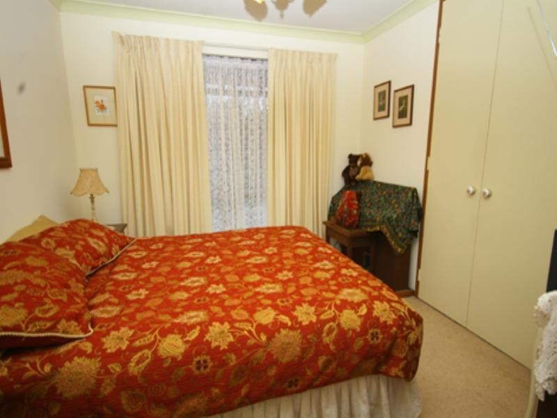 8 Towerhill Road, Alexander Heights WA 6064