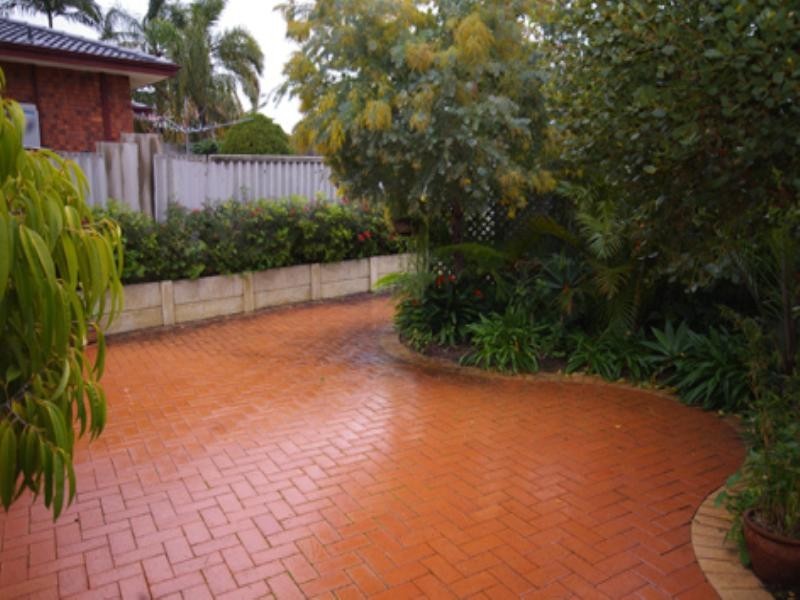 8 Towerhill Road, Alexander Heights WA 6064