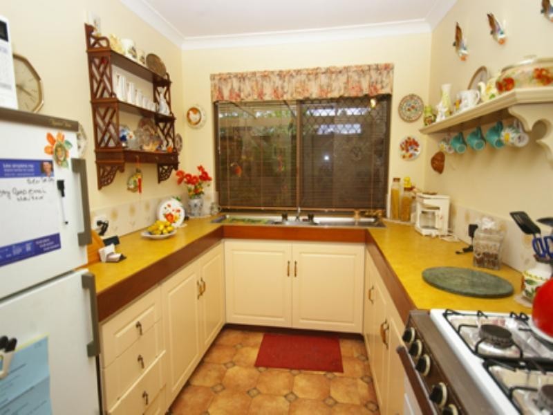 8 Towerhill Road, Alexander Heights WA 6064